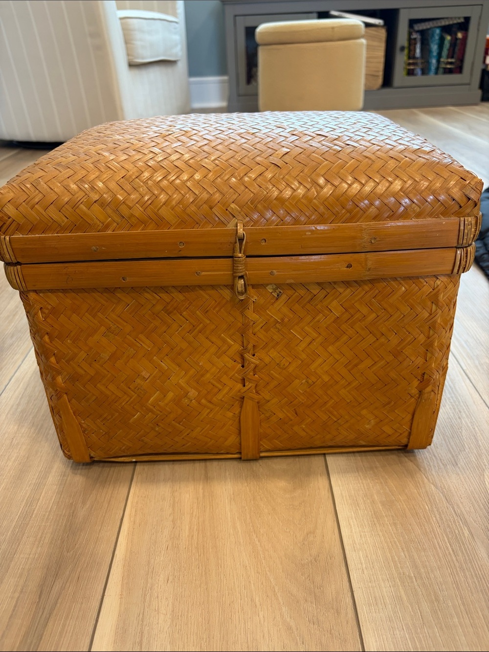 Vintage woven basket in Honey Brown